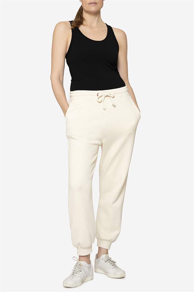 Pantalon de survêtement crème, 100% coton certifié GOTS - Vue de face 