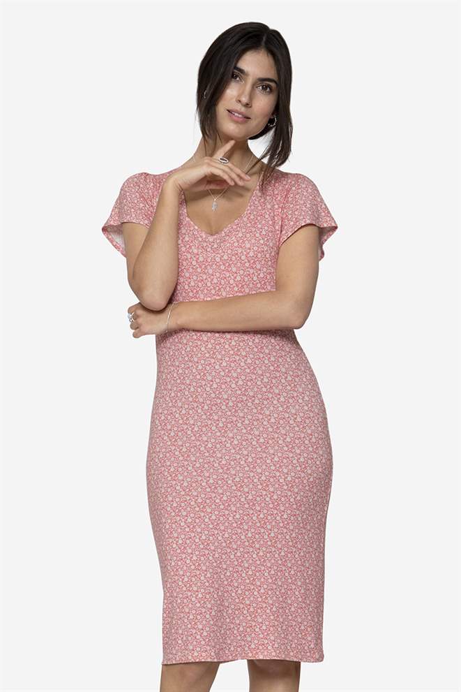 Robe d\'allaitement rose à manches papillon en jersey de bambou bio, en pied 